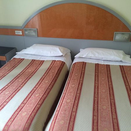 Hotel Mazzini Летояни Екстериор снимка