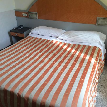 Hotel Mazzini Летояни Екстериор снимка
