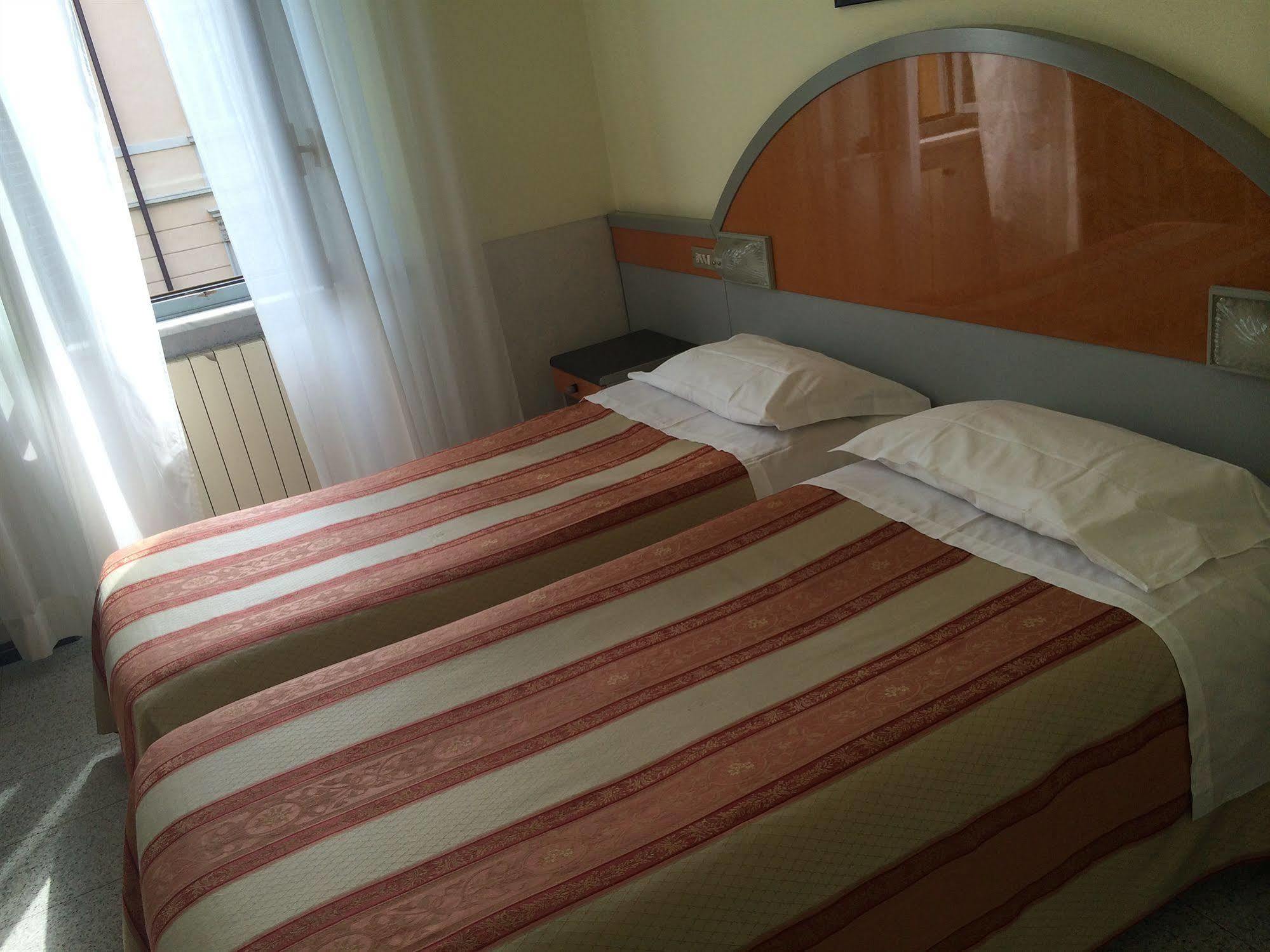Hotel Mazzini Летояни Екстериор снимка