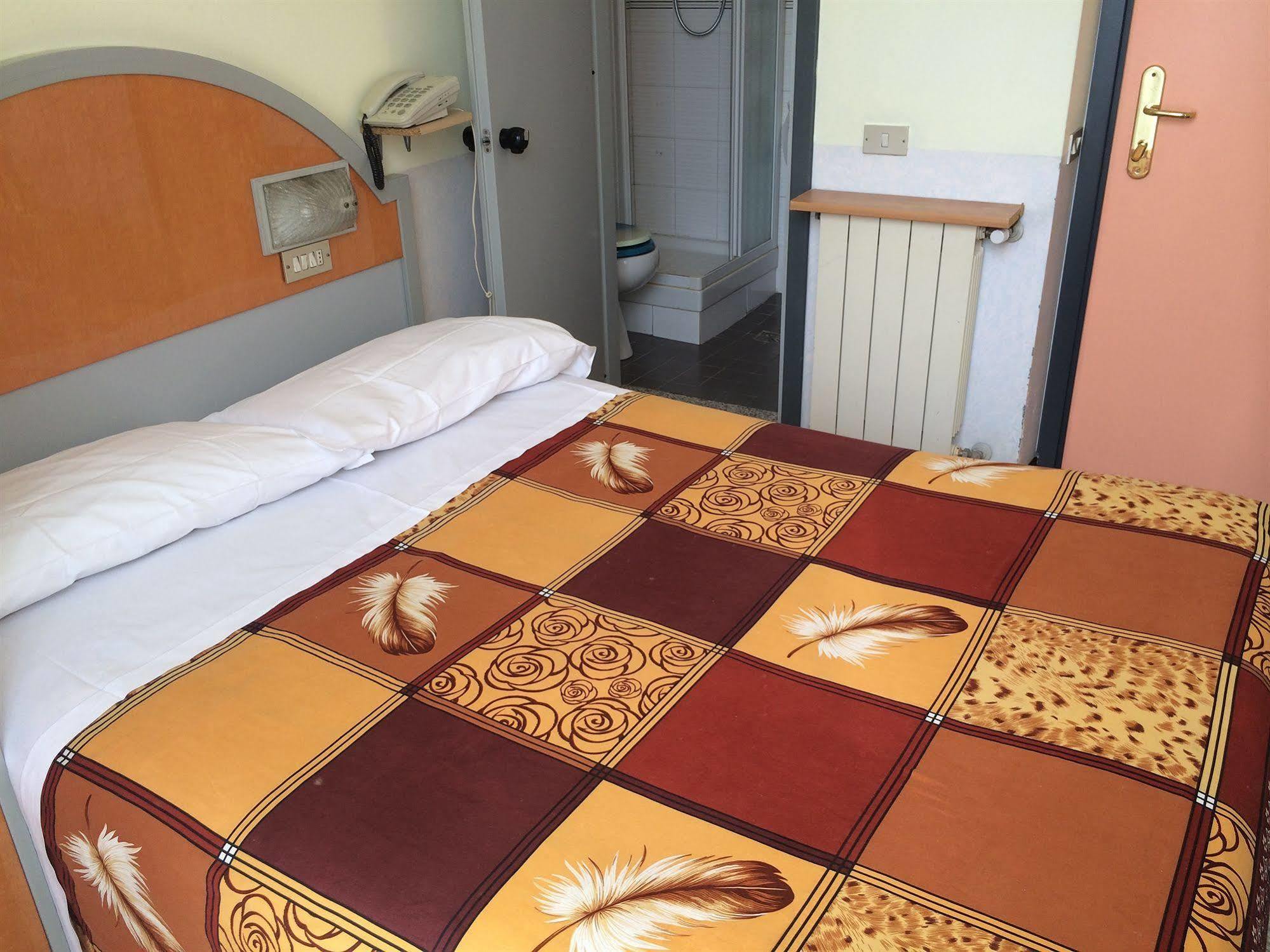 Hotel Mazzini Летояни Екстериор снимка