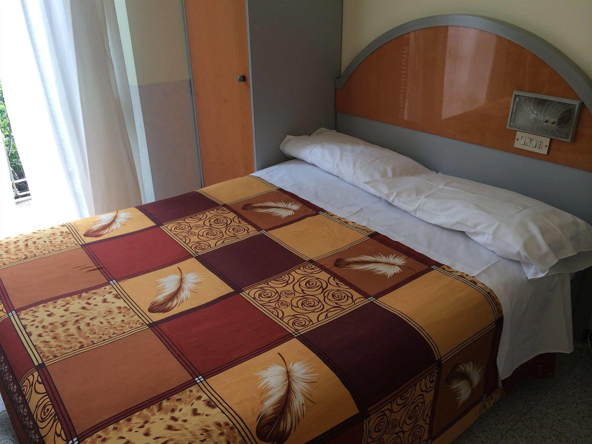 Hotel Mazzini Летояни Екстериор снимка