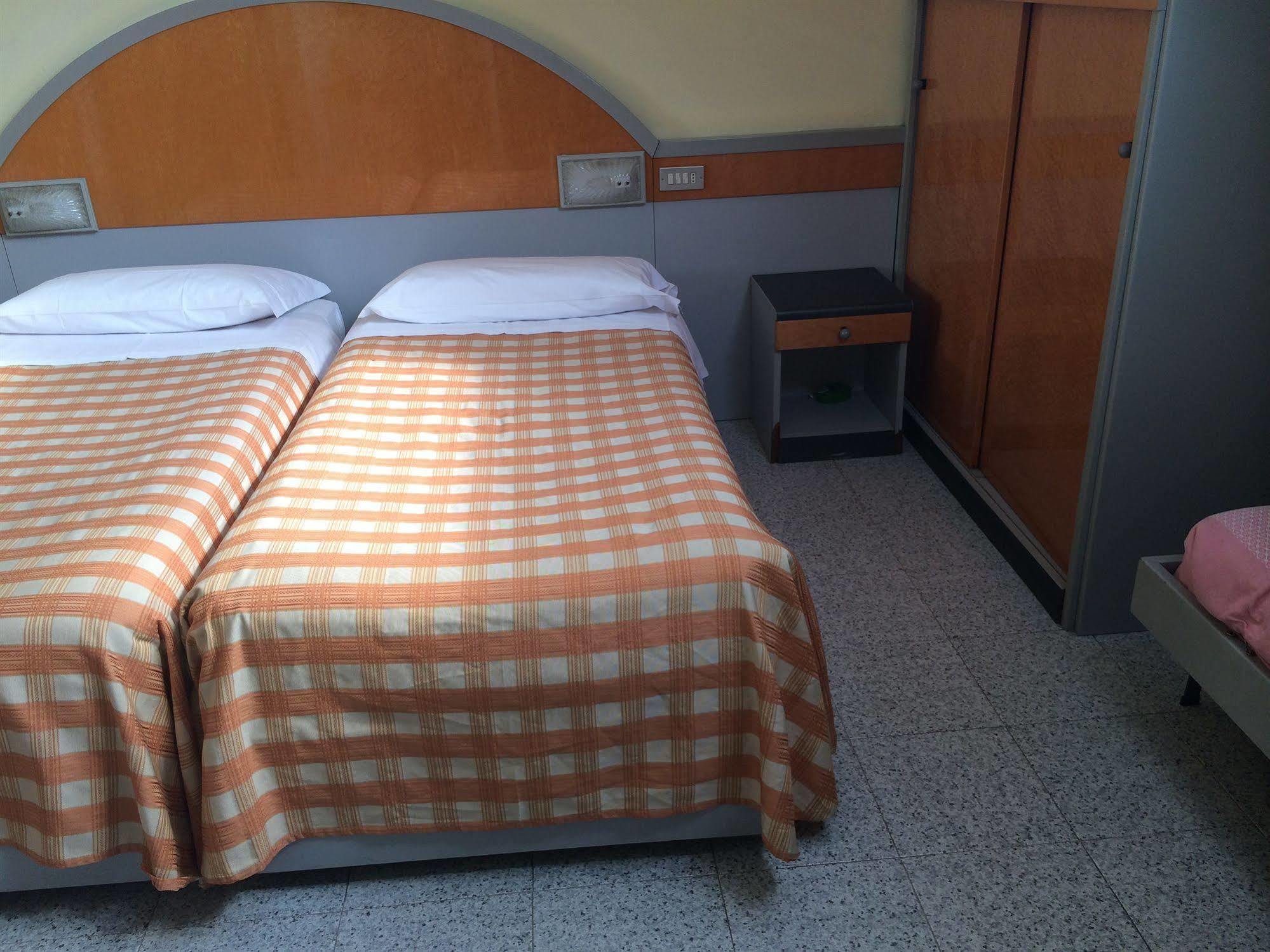 Hotel Mazzini Летояни Екстериор снимка