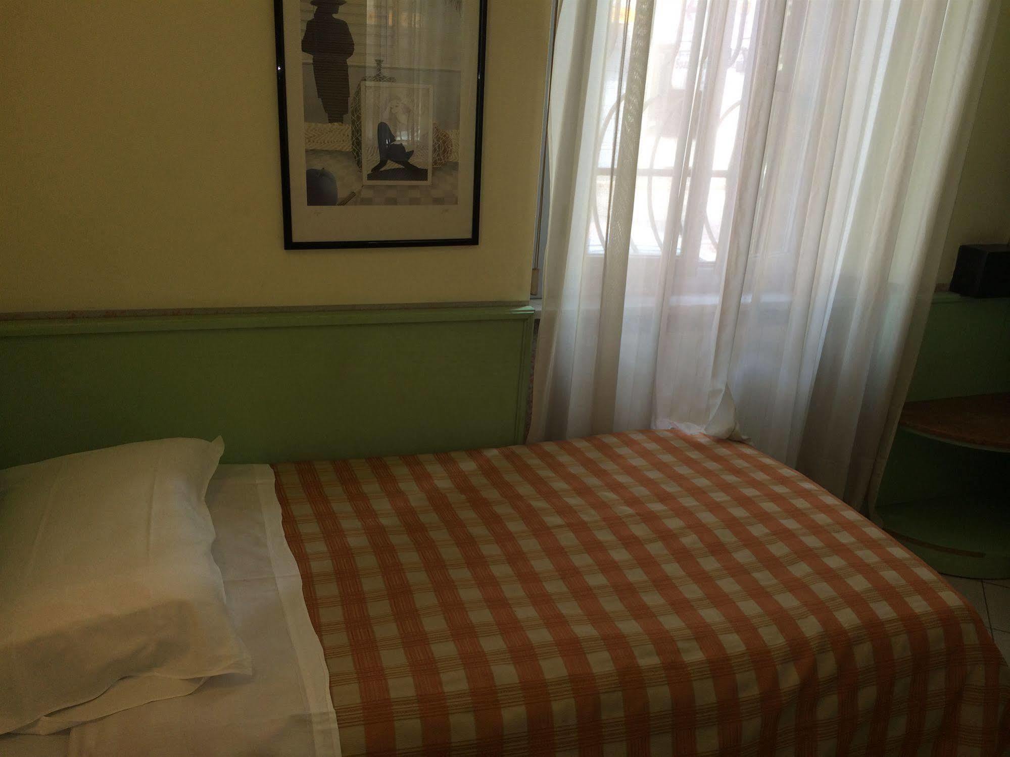 Hotel Mazzini Летояни Екстериор снимка