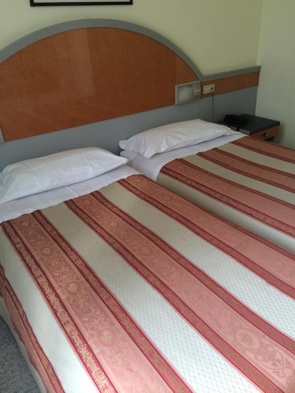 Hotel Mazzini Летояни Екстериор снимка