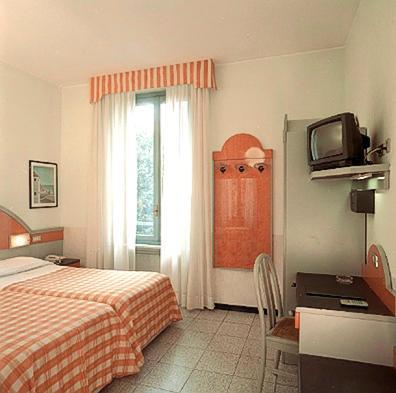 Hotel Mazzini Летояни Екстериор снимка